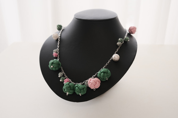 Kumihimo Dots Necklace - green pink 2枚目の画像