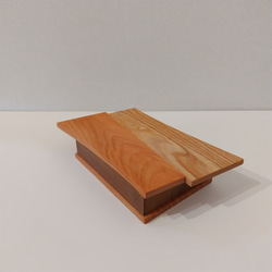 飾り台にもなる木箱 12.5cm×7.7㎝　【名入れ可】 ～クリ･ブラックチェリー～ 5枚目の画像
