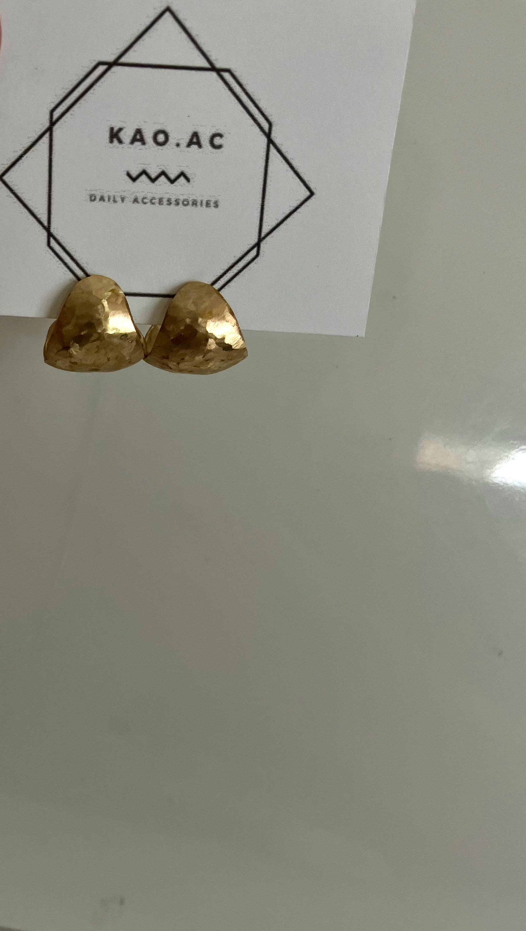 小さめ【真鍮】さんかく curlピアス(14kgfポスト)/ イヤリング　変更可　アレルギー対応　小さい　ゴールド