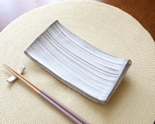 SALE】黒御影土と白マット釉の板皿 ＊ medium 中皿 TSUCHI-HANAKI 通販