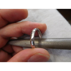 鍛造 結婚指輪 プラチナ1000 純プラチナ 槌目 甲丸 3mm 淡いマット 薄い艶消し 11枚目の画像