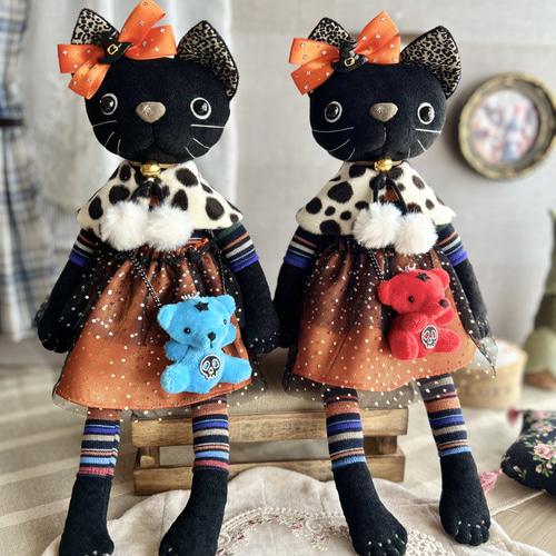 ayumi✩様お取置き ぬい服 着ぐるみ お座り ベビー デビル 黒猫＆天使白猫 Mother garden セールSALE ついてきちゃう しろたん マスコット