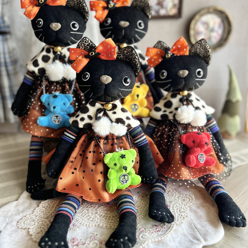 Amazon.co.jp: ハロウィン 不気味な黒猫 ぬいぐるみ 魔女の帽子