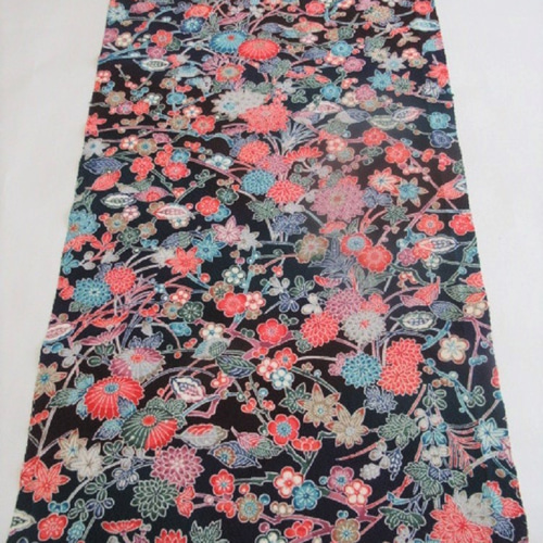 濃紺色 京友禅 紅型 型染め 四季花模様 正絹縮緬生地 丹後 濃紺色 京友禅 紅型 型染め 四季花模様 正絹縮緬生地 丹後