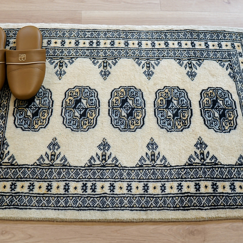 ウール95×63cm【パキスタン手織り絨毯】 ペルシャ絨毯 - ラグ・カーペット