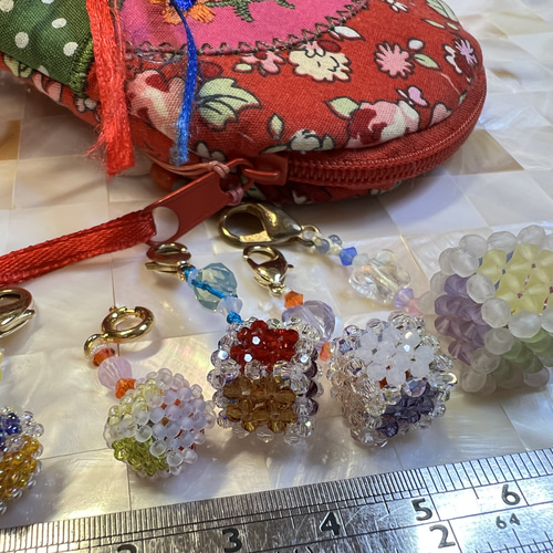 どこでもチャーム サイコロチャーム スワロフスキー 特小ビーズ