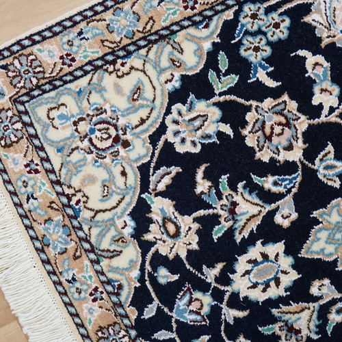 手織りペルシャ絨毯　新品　ナイン産　SALE価格　85cm × 60cm ペルシャ絨毯 ナイン【サティラグス | 手織り絨毯専門店】