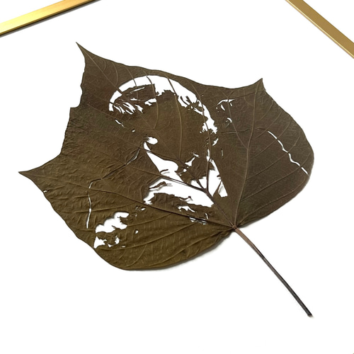 オーダー】葉っぱの切り絵／人物（額付） 切り絵 ALOHA WIND