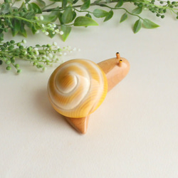 カタツムリ 黄  (★台付き)  wooden snail 5枚目の画像