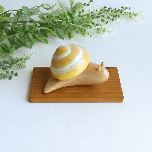 カタツムリ 黄  (★台付き)  wooden snail 10枚目の画像