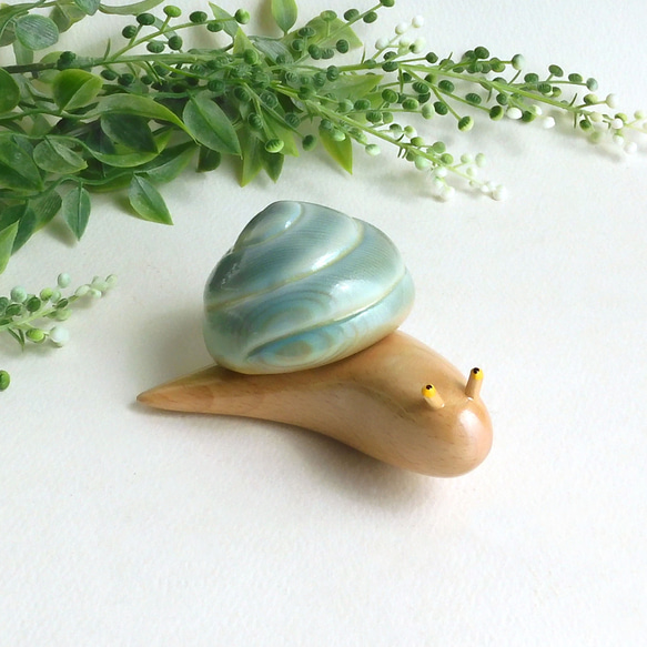 カタツムリ 青  (★台付き) wooden snail 2枚目の画像