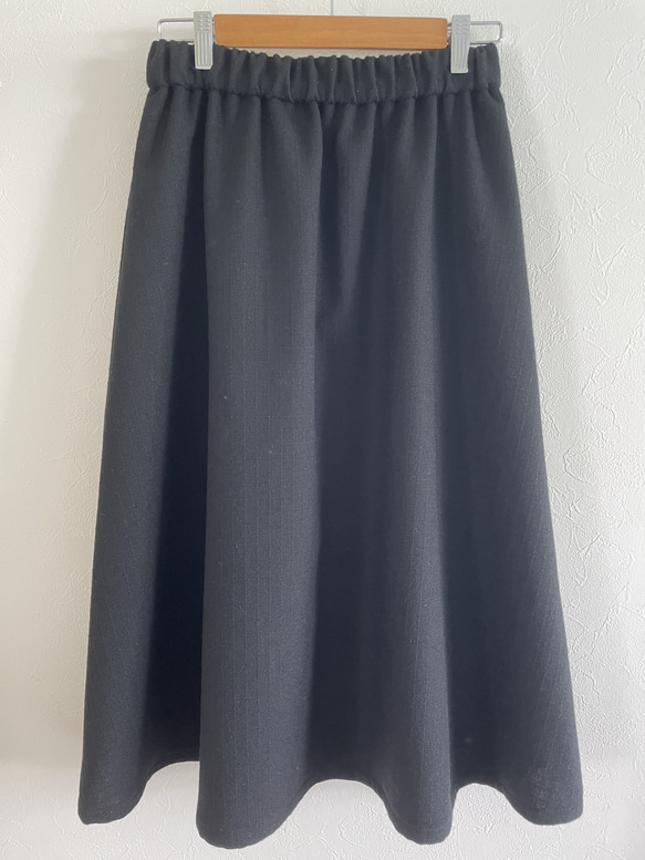 ウール混のブラックのフレアスカート(チェック) 2枚目の画像