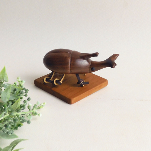 カブト虫 (☆台付き) wood beetle / insect その他置物 工房西岡