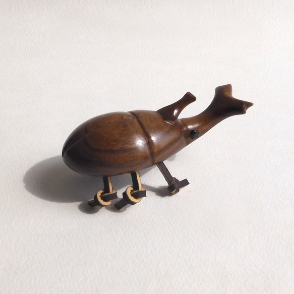 カブト虫 (☆台付き) wood beetle / insect その他置物 工房西岡
