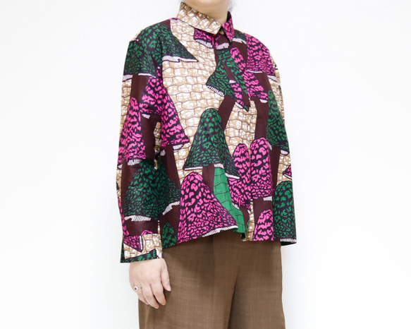 フロントタックシャツ アフリカンプリント  きちんと見えのリラックスシルエット ブラウン系ワントーンコーデに！ 9枚目の画像