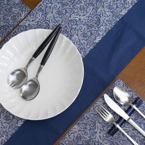 エトロペイズリー柄のテーブルランナー エトロペイズリー柄のテーブルランナー エトロペイズリー柄のテーブル