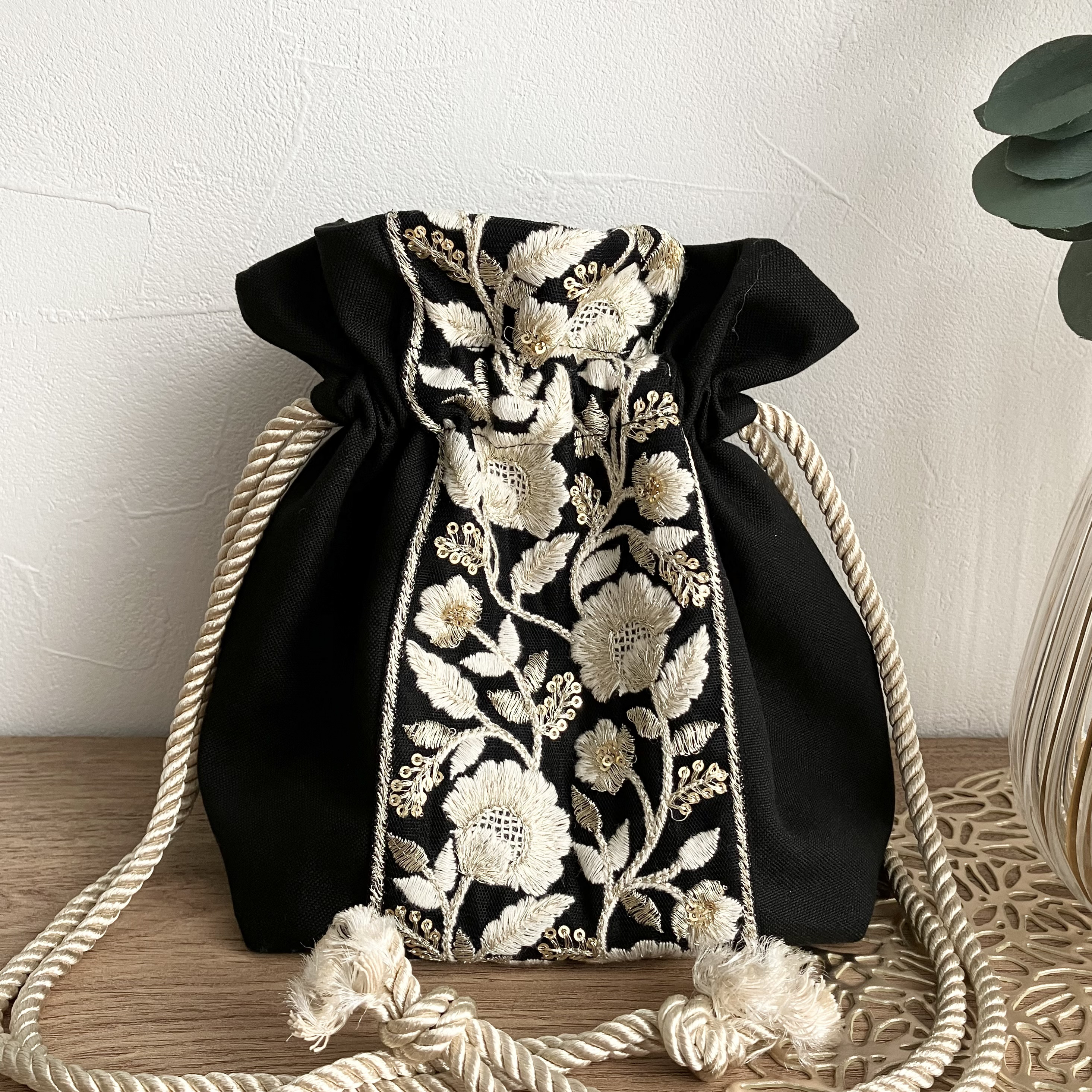 LIBERTY リバティ ショルダーバッグ　バッグ　インド刺繍リボン　朱赤 リバティ LIBERTY ショルダーバッグ　バッグ　インド刺繍リボン　朱赤