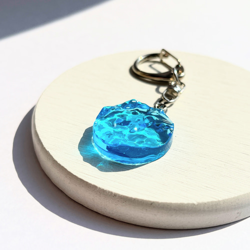 コバルトブルーの水面キーホルダー / 海 / レジン その他