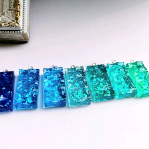 コバルトブルーの水面キーホルダー / 海 / レジン その他