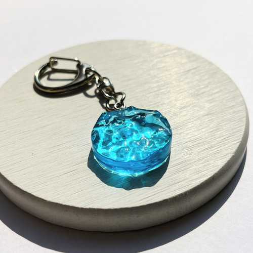 コバルトブルーの水面キーホルダー / 海 / レジン その他