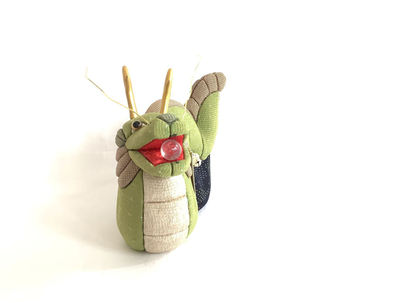 伝統織物のトップブランド塩沢織木目込人形　干支人形『辰』 3枚目の画像
