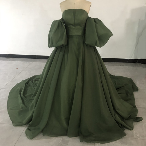 人気上昇！深めな緑 パーティードレス ベアトップ 華やかなトレーン  