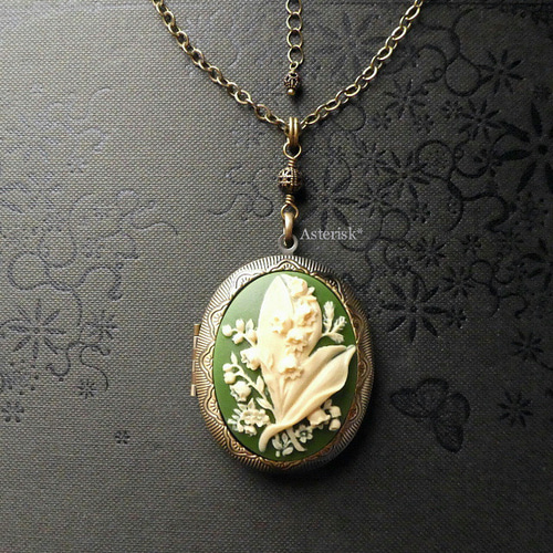 幸せの花 すずらんカメオ ロケット ペンダント (アイボリー×グリーン