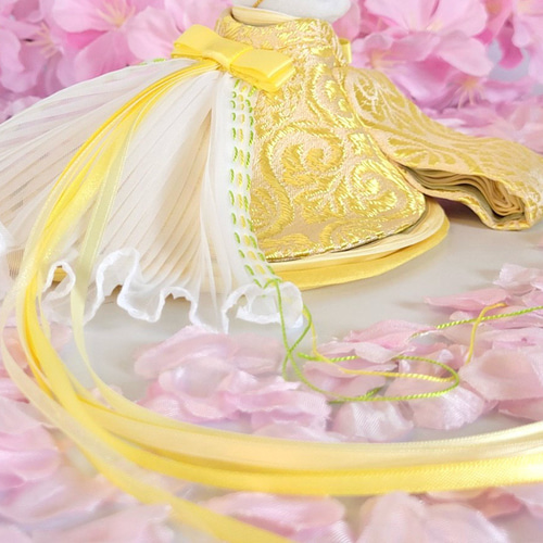 662 ひな祭り 小さな着せ替えお着物〈お姫様〉十二単 菜の花色地に花立