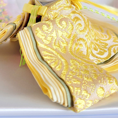 662 ひな祭り 小さな着せ替えお着物〈お姫様〉十二単 菜の花色地に花立