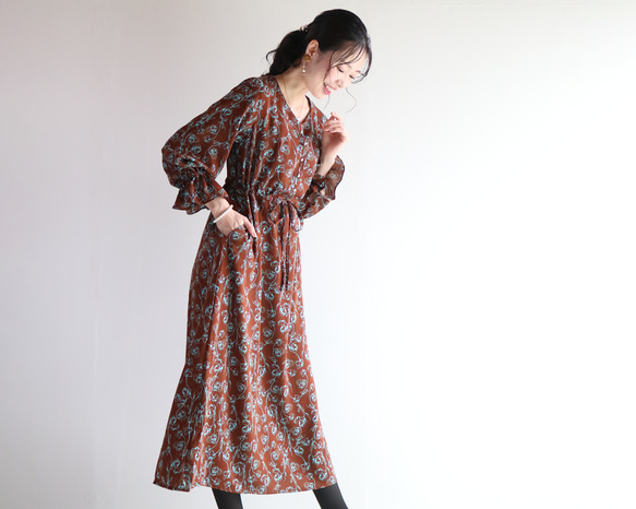 新款秋季色彩【植物圖案】柔和藍棕色長款喬其紗連身裙♥ 第4張的照片