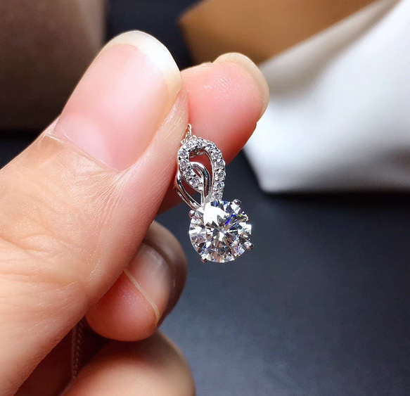 newデザイン】輝くモアサナイト ネックレス K18WG 指輪・リング ルイ  