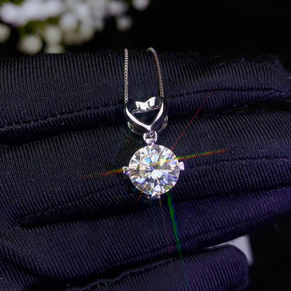 newデザイン】輝くモアサナイト ネックレスK18WG