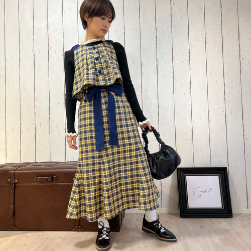 最終価格✳︎美品❤️ベスト＆スカート 、セットアップ 美人百花12月号掲載】ボウタイニット×サテンスカート