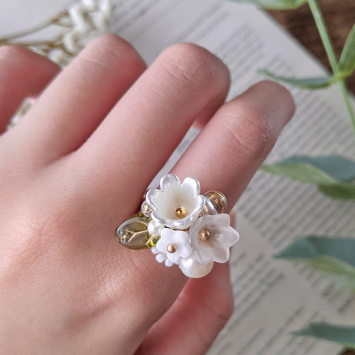 白いお花のブーケリング|フラワー チェコビーズ ナチュラル シャワー