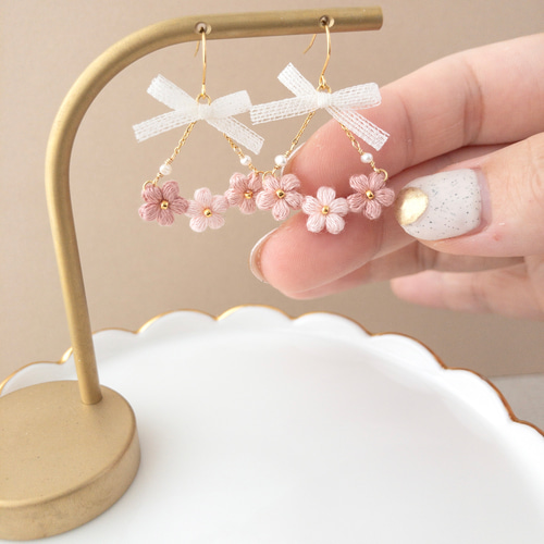 さくらピアス 春 パール ゆらゆら レース ふんわり揺れる刺繍花ピアス “ Sakura ” さくら / 刺繍糸
