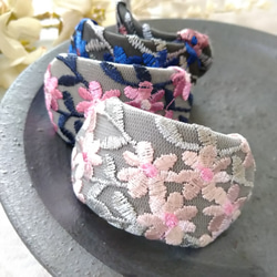 【jasmine/flower　ジャスミン】楕円ボタニカル/フラワー柄総刺繍/グレー　バレッタ/ポニーフック 2枚目の画像