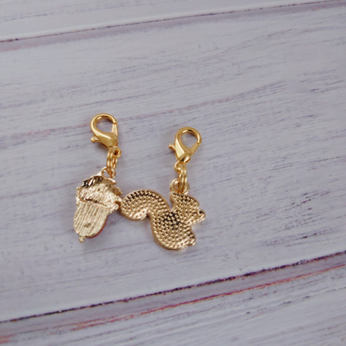 限定2点】秋♪りすとどんぐりのファスナーチャーム《ダークブラウン