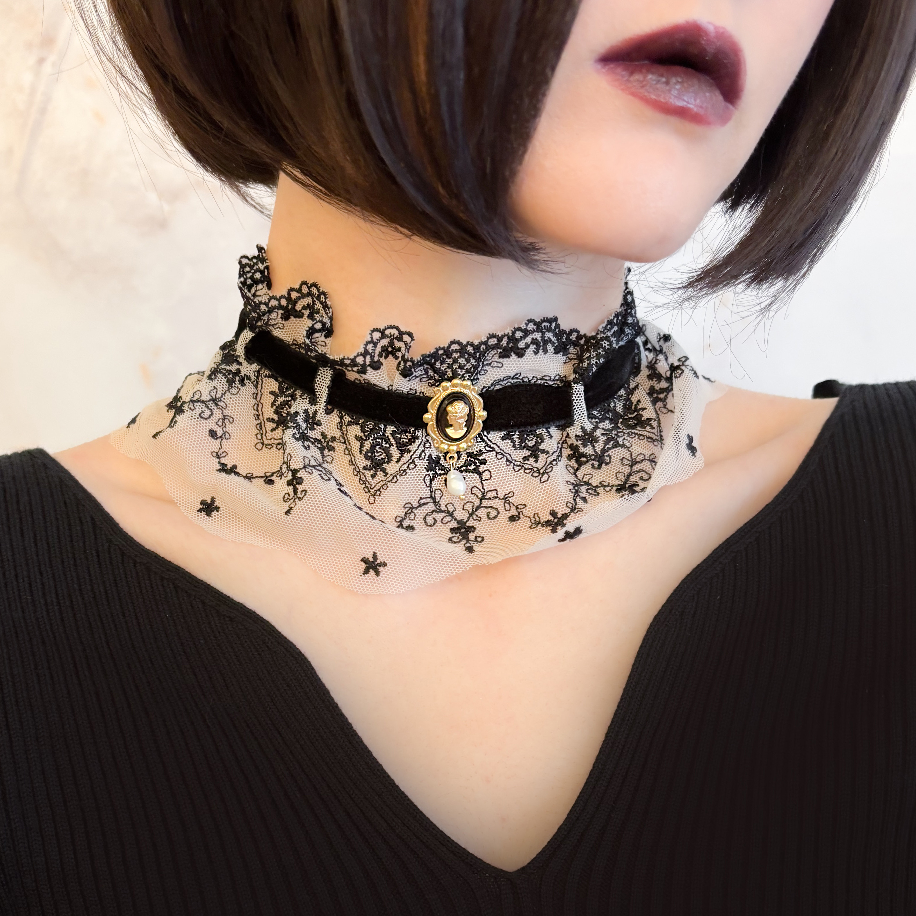 1000人目のゴースト：レースとカメオの付け襟チョーカー SV568