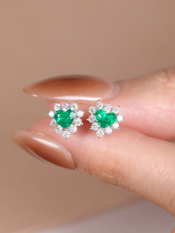 【メーカー再生品】 天然ダイヤモンド付きエメラルドピアスk18 ピアス（スタッド・一 アクセサリー
