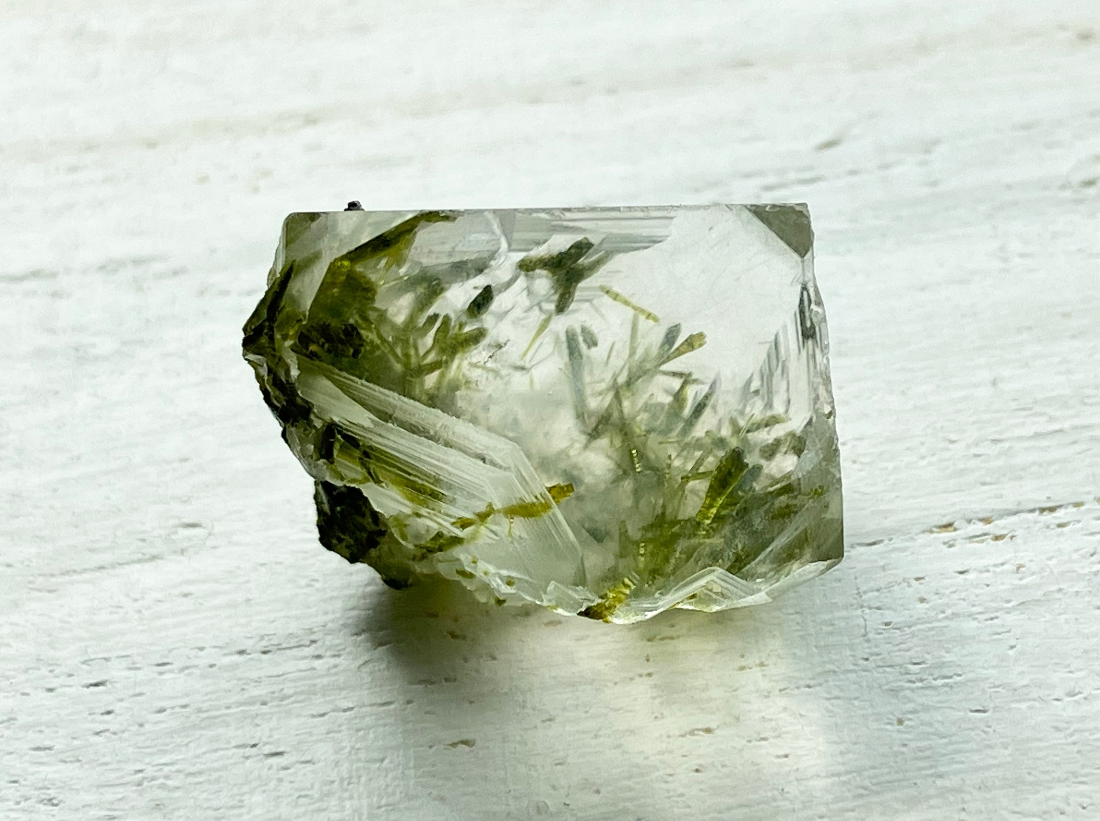 四川省産 エピドート(緑簾石)in水晶/Epidote in Quartz