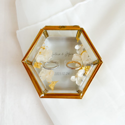 白紫陽花と金箔のレジンリングピロー×ゴールドガラスケース 7枚目の画像