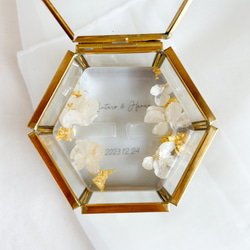 白紫陽花と金箔のレジンリングピロー×ゴールドガラスケース 5枚目の画像