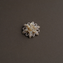 【在庫限り】八重の花＊白茶色(シルクマクラメのピアス) 11枚目の画像