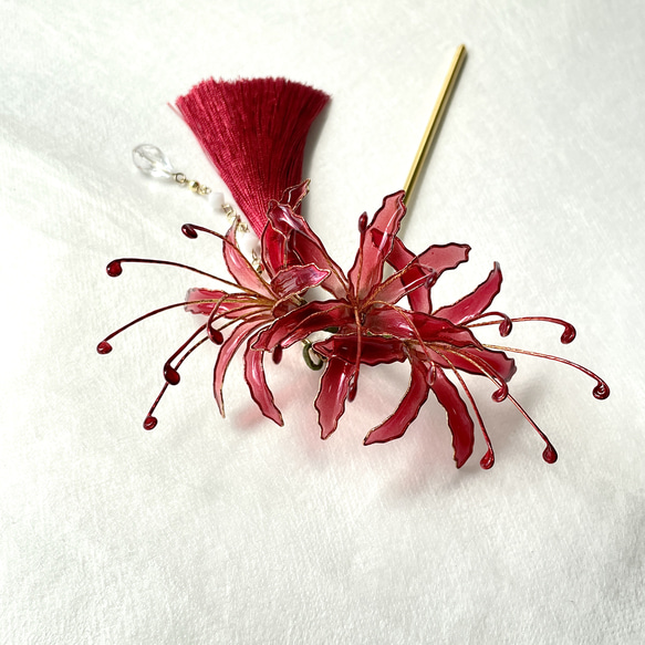 赤い彼岸花の髪飾り(３輪) 2枚目の画像