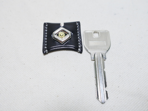 スタッズキーカバー コードバン 手縫い 革小物 鍵カバー レザークラフト ハンドクラフト 馬革 限定品 新品未使用 5枚目の画像