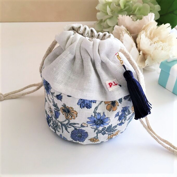 linen*ふっくらバルーンポーチ*リネンフラワー*アンティーク*寒色系*タッセル*サニタリー*旅行*コスメ*巾着*ご希 3枚目の画像