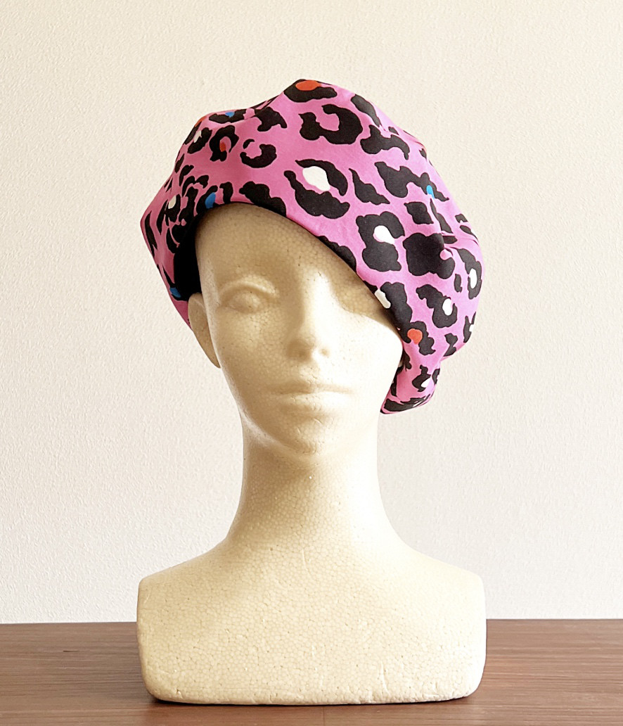 新作‼️ カタチにこだわるベレー帽　絶賛おススメ！かわいいピンクの豹柄