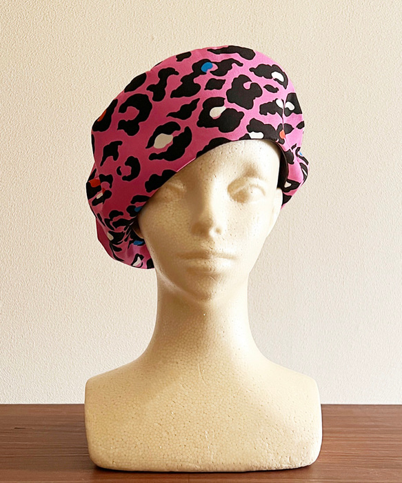 新作‼️ カタチにこだわるベレー帽　絶賛おススメ！かわいいピンクの豹柄 2枚目の画像