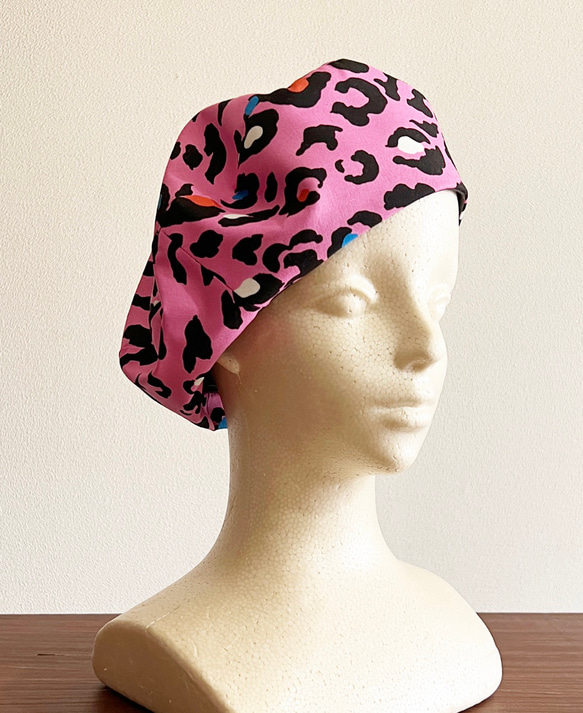 新作‼️ カタチにこだわるベレー帽　絶賛おススメ！かわいいピンクの豹柄 4枚目の画像