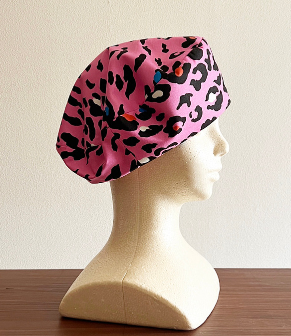 新作‼️ カタチにこだわるベレー帽　絶賛おススメ！かわいいピンクの豹柄 7枚目の画像